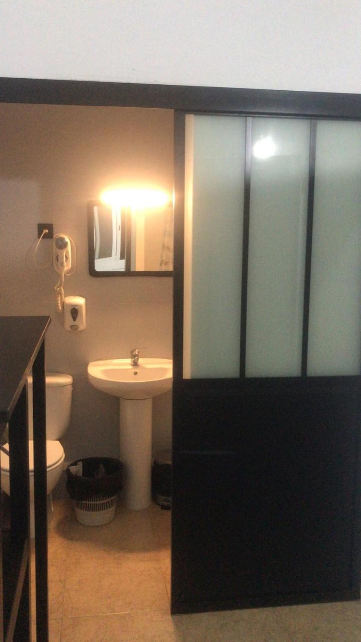 Hostal Eden 바르셀로나 외부 사진